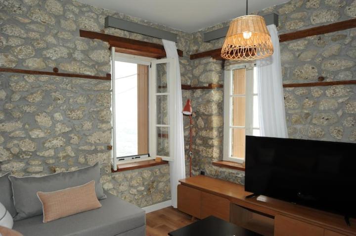 Crecian Water Front Apartment Aigeira Екстериор снимка